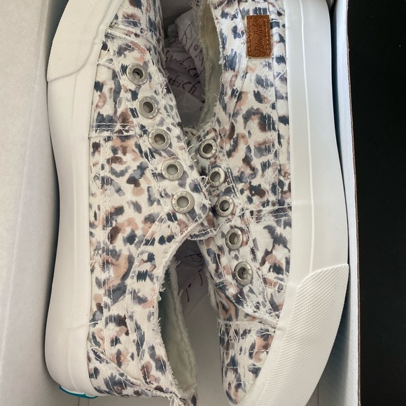 Blowfish Slip On - Picture 5 of 5